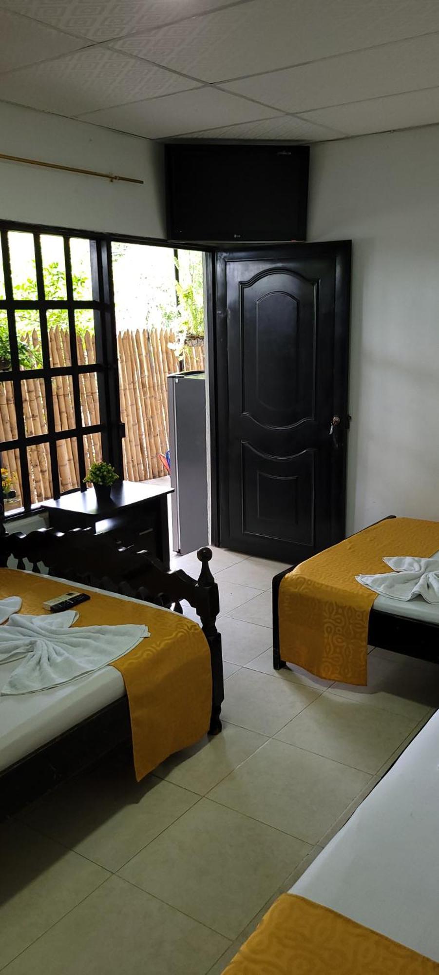 Hostal Villa Del Rio Las Brisas Вилявеха Екстериор снимка